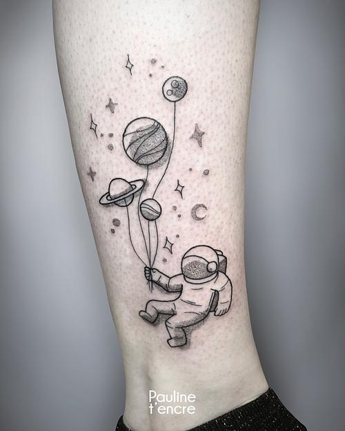 Tatouage Cosmonaute planète etoiles