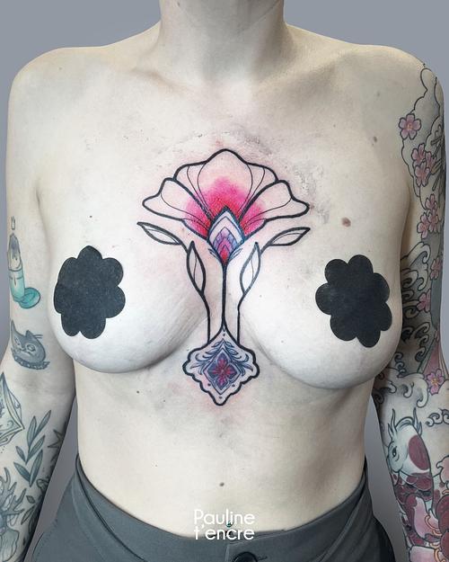 Tatouge ornemental floral chest underboobs